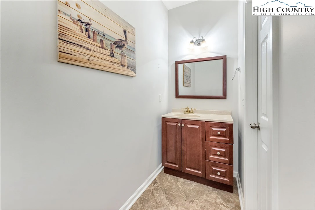 Image number 11 for the current listing