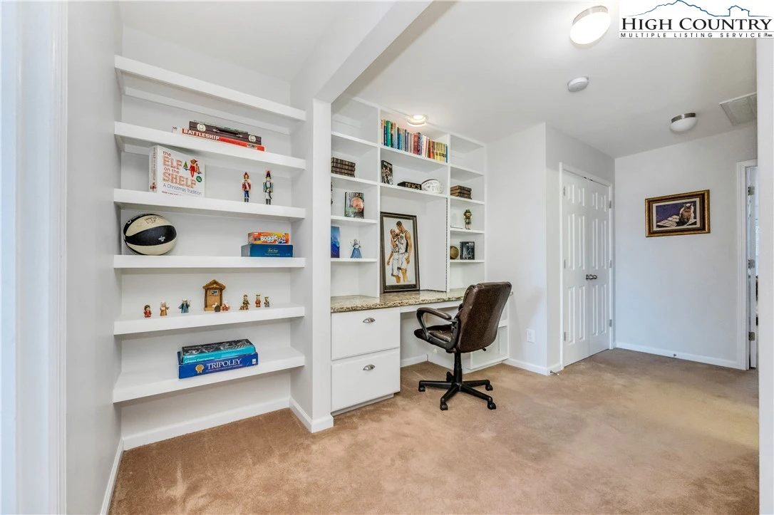 Image number 17 for the current listing