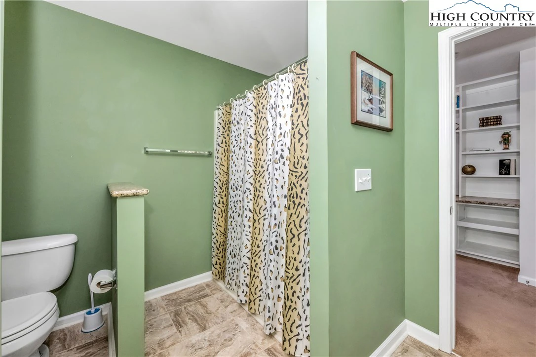 Image number 18 for the current listing