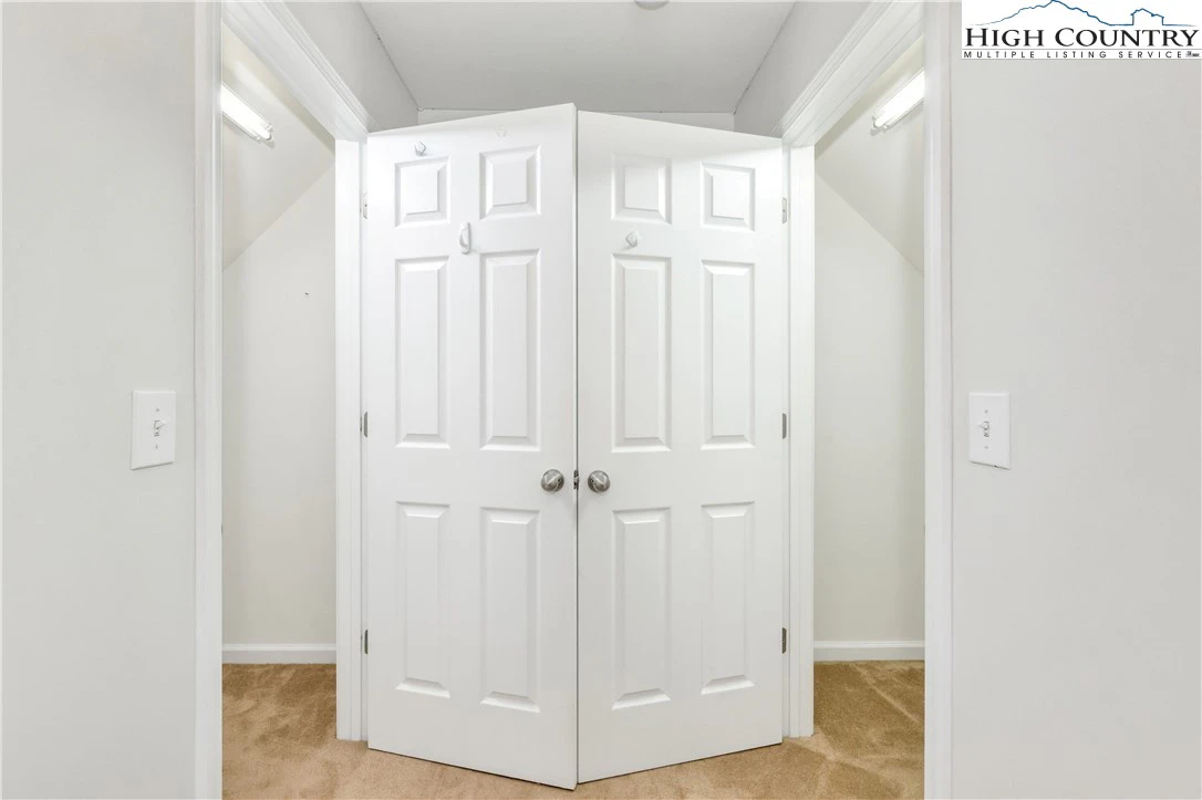 Image number 21 for the current listing