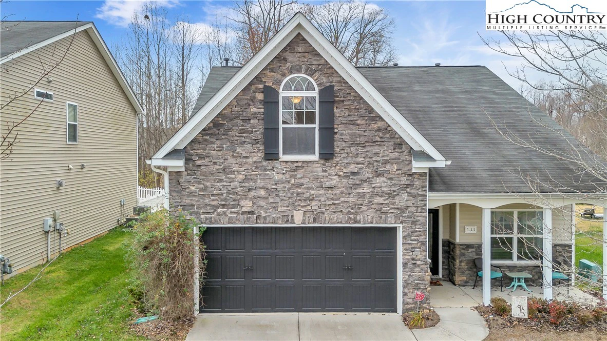 Image number 1 for the current listing