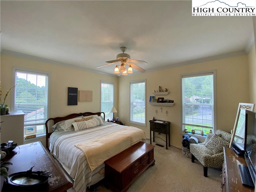 Image number 10 for the current listing