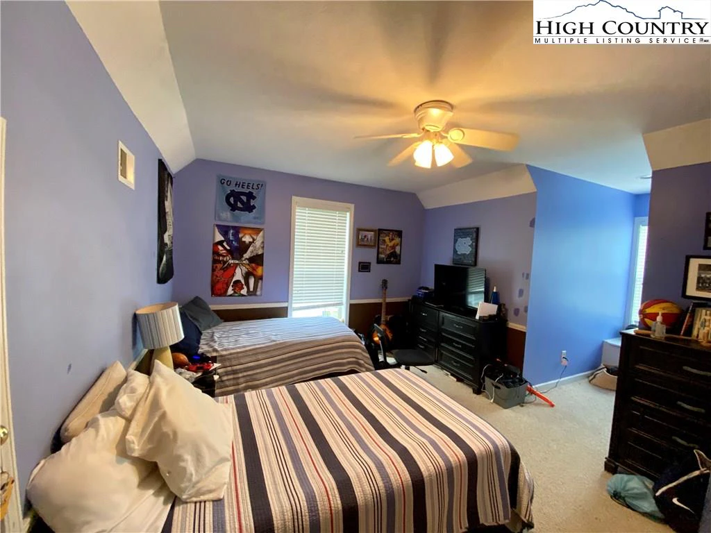 Image number 5 for the current listing