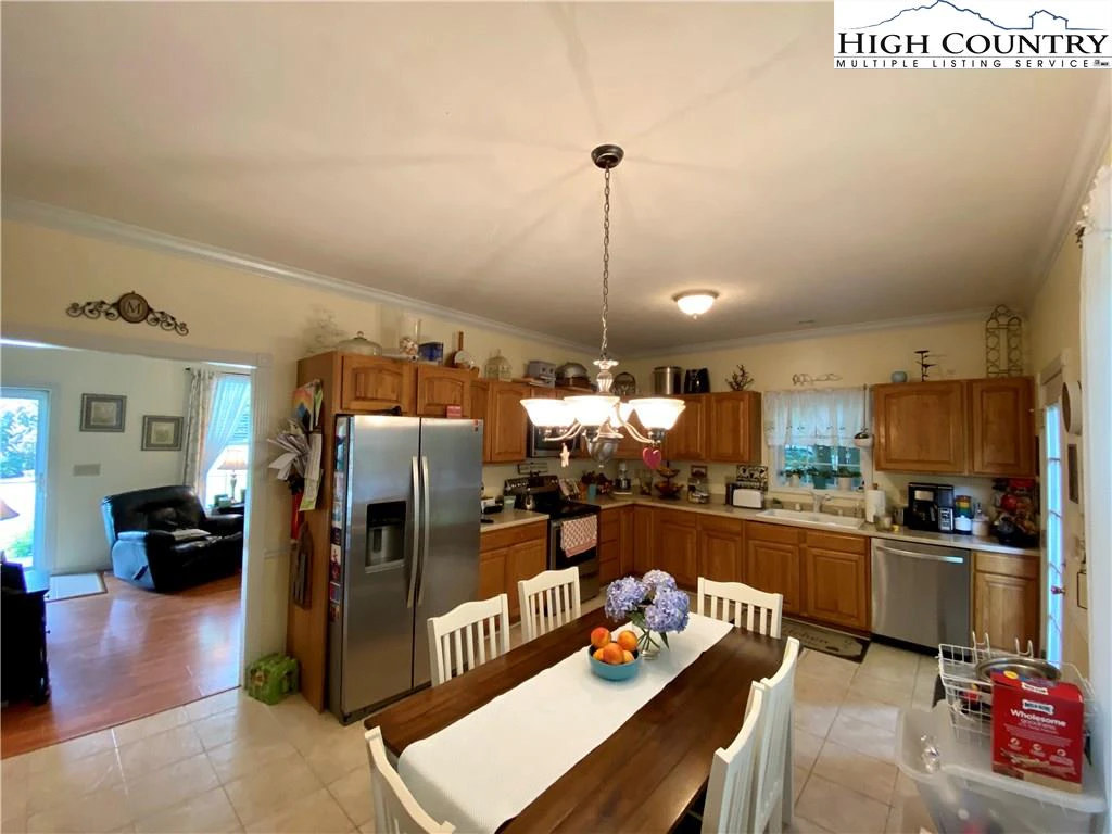 Image number 13 for the current listing
