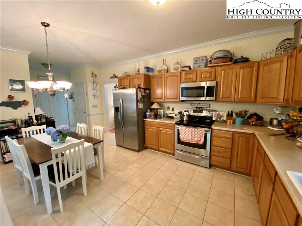 Image number 12 for the current listing