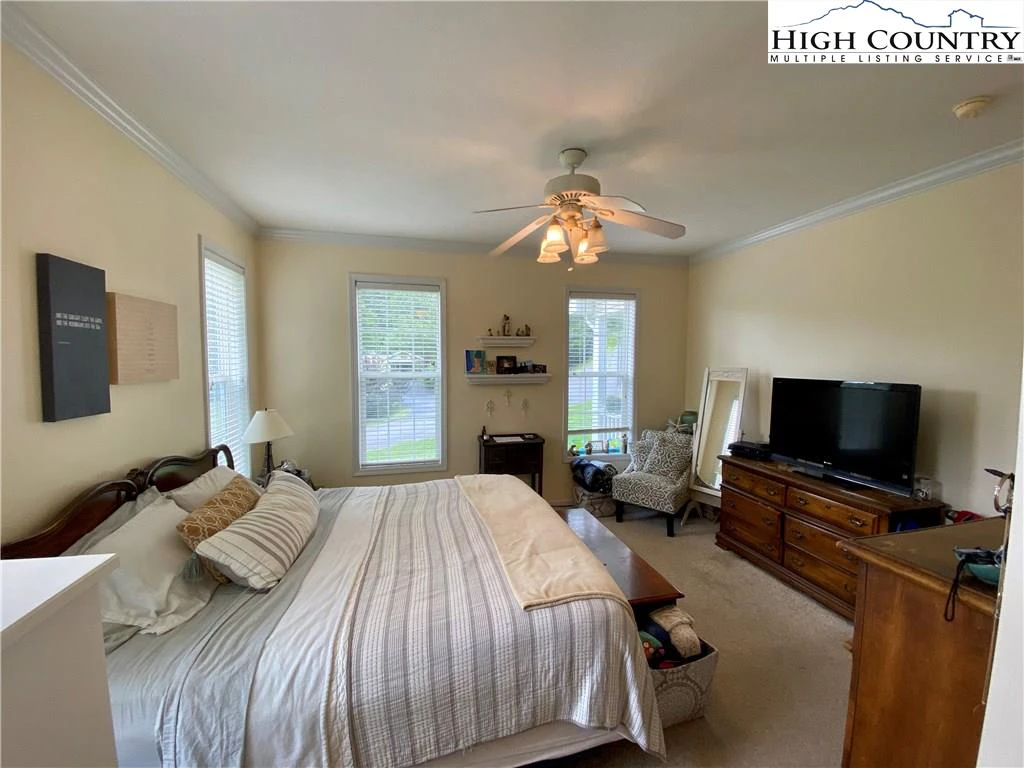 Image number 2 for the current listing