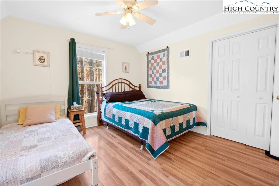 Image number 5 for the current listing