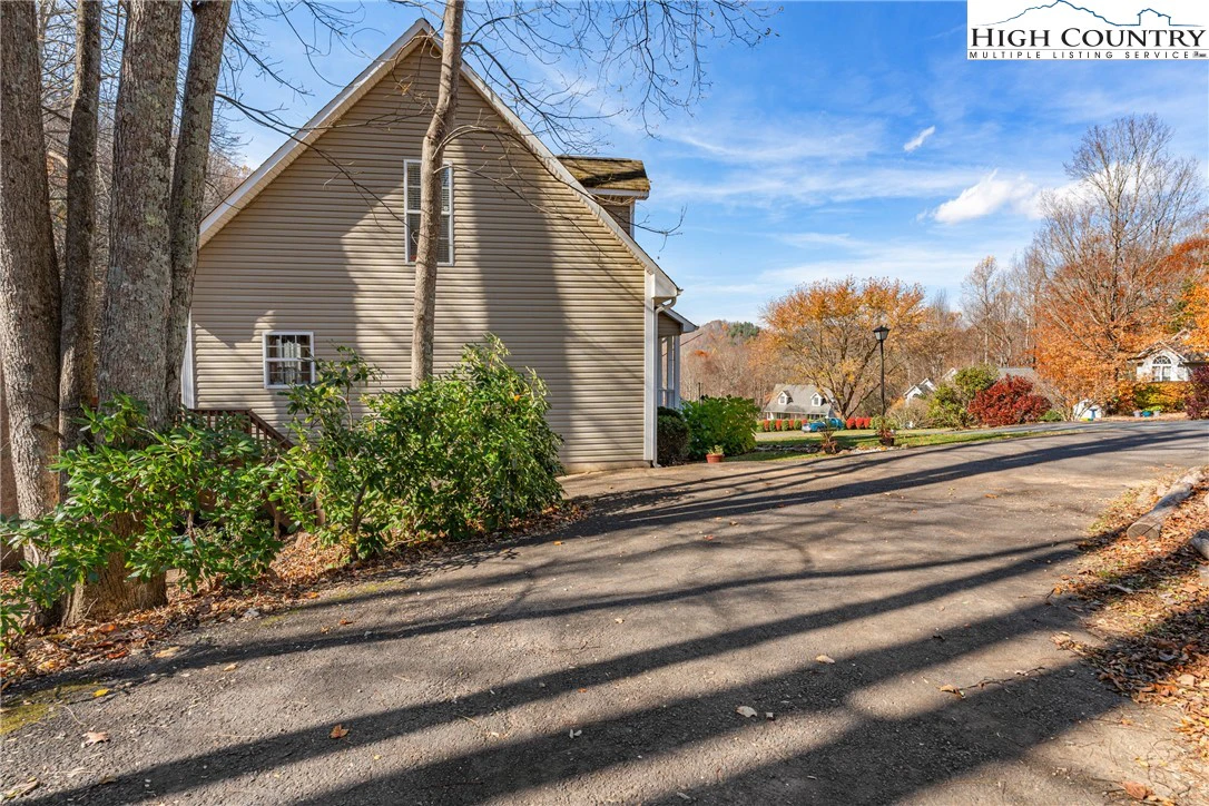 Image number 13 for the current listing