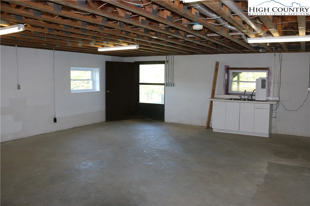 Image number 16 for the current listing
