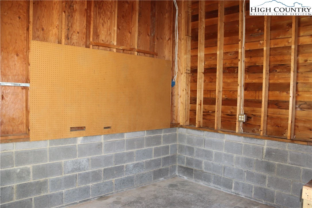 Image number 2 for the current listing
