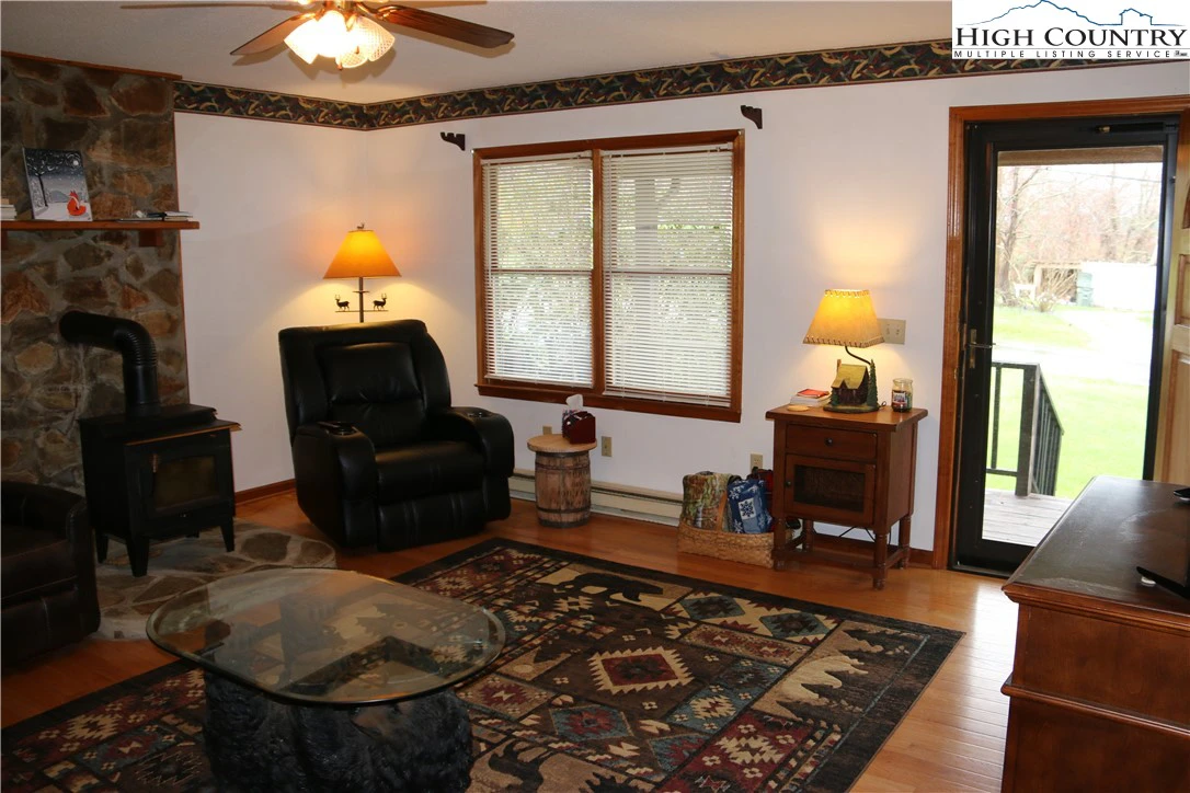 Image number 8 for the current listing