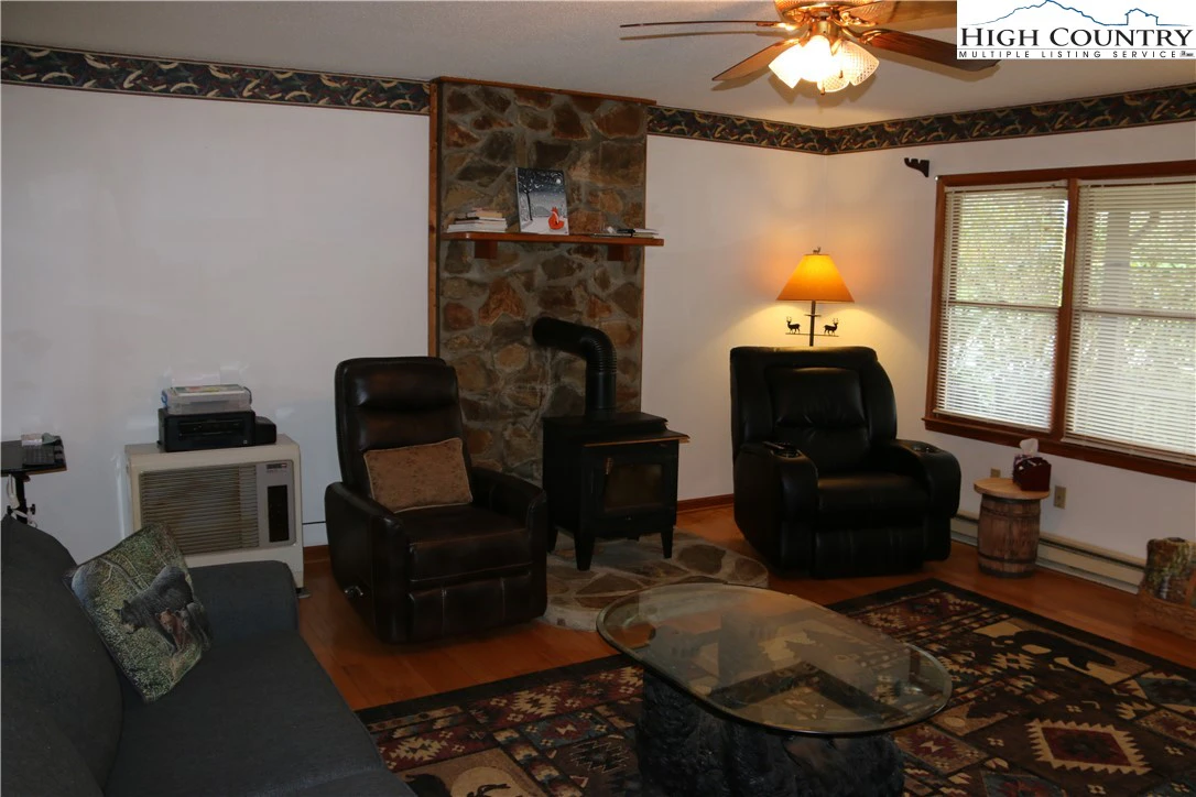 Image number 7 for the current listing