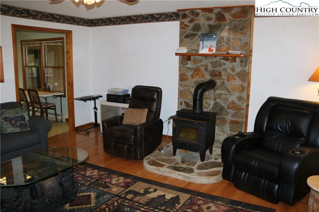 Image number 6 for the current listing