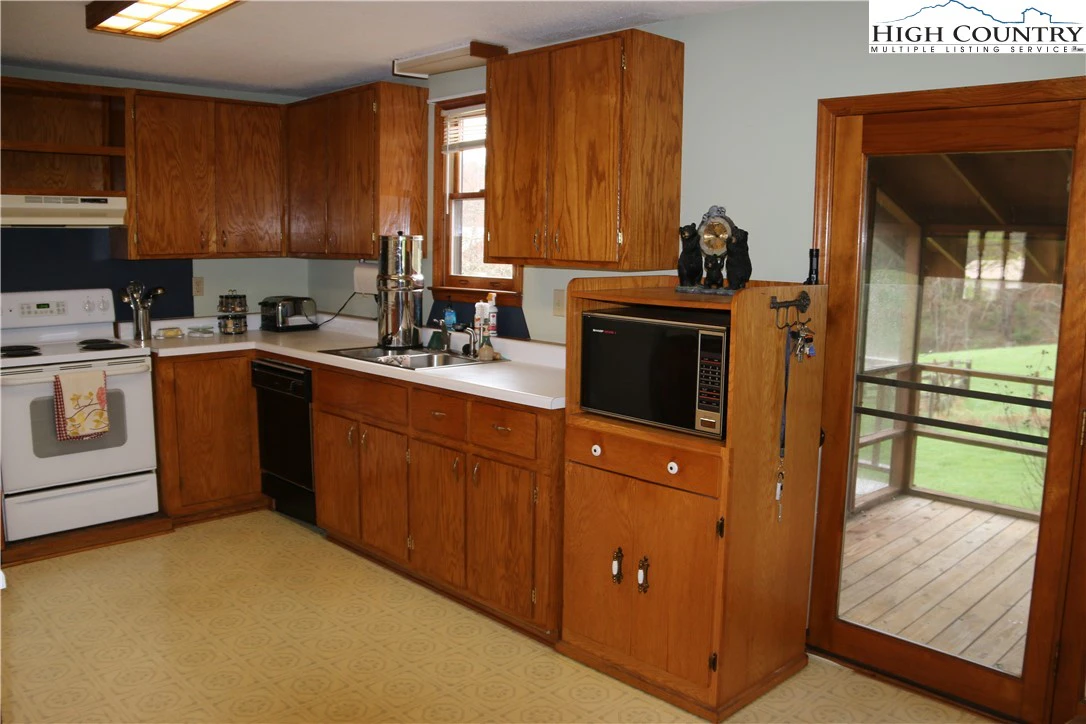 Image number 4 for the current listing
