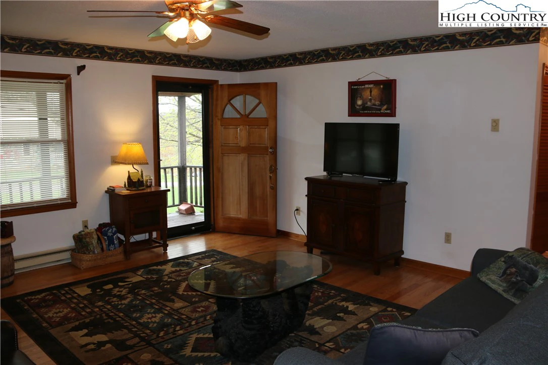 Image number 3 for the current listing