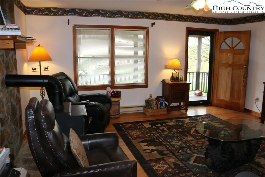 Image number 13 for the current listing