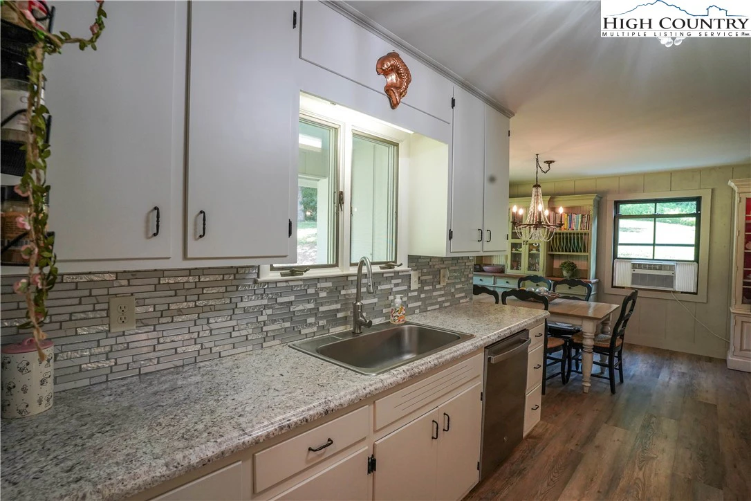 Image number 7 for the current listing