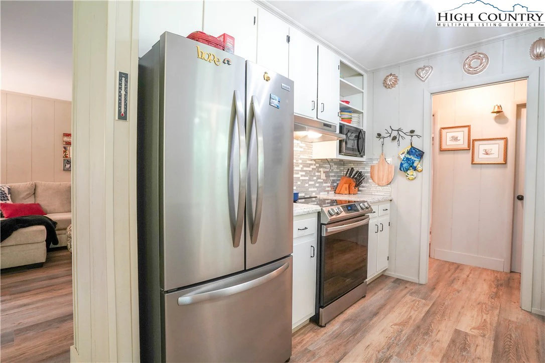 Image number 8 for the current listing