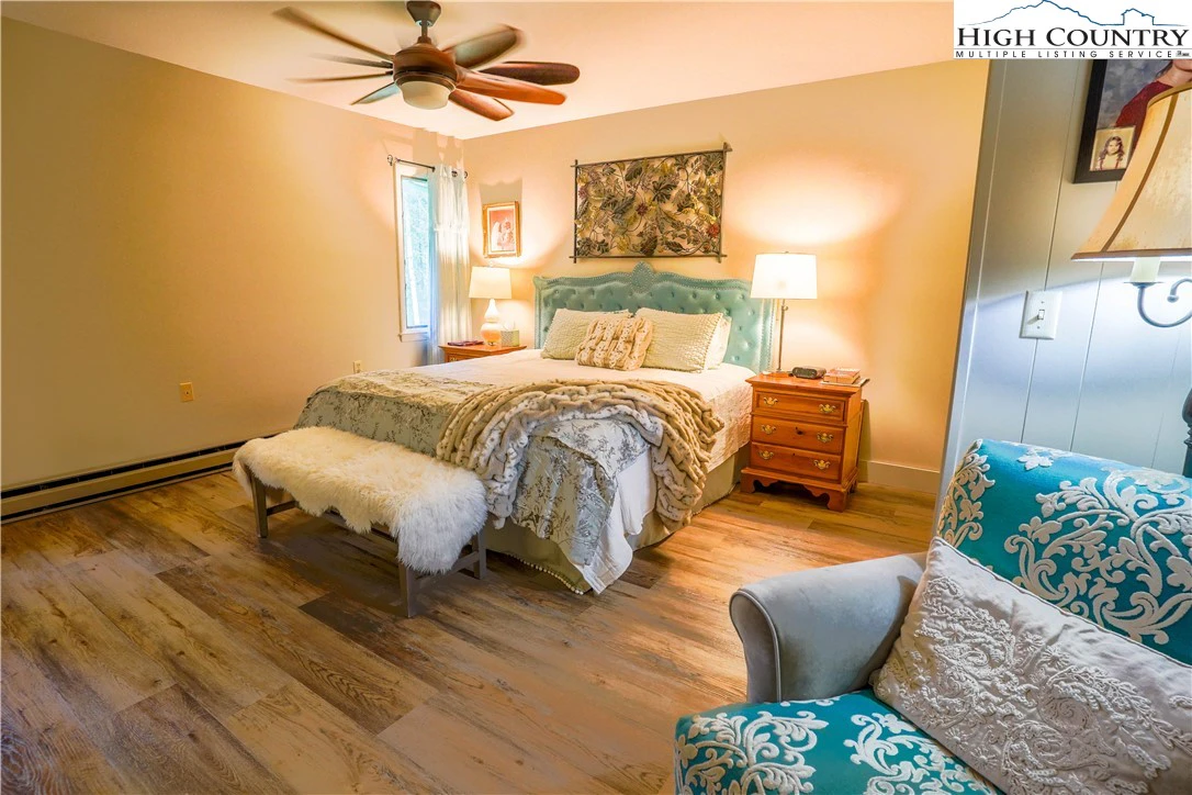 Image number 9 for the current listing