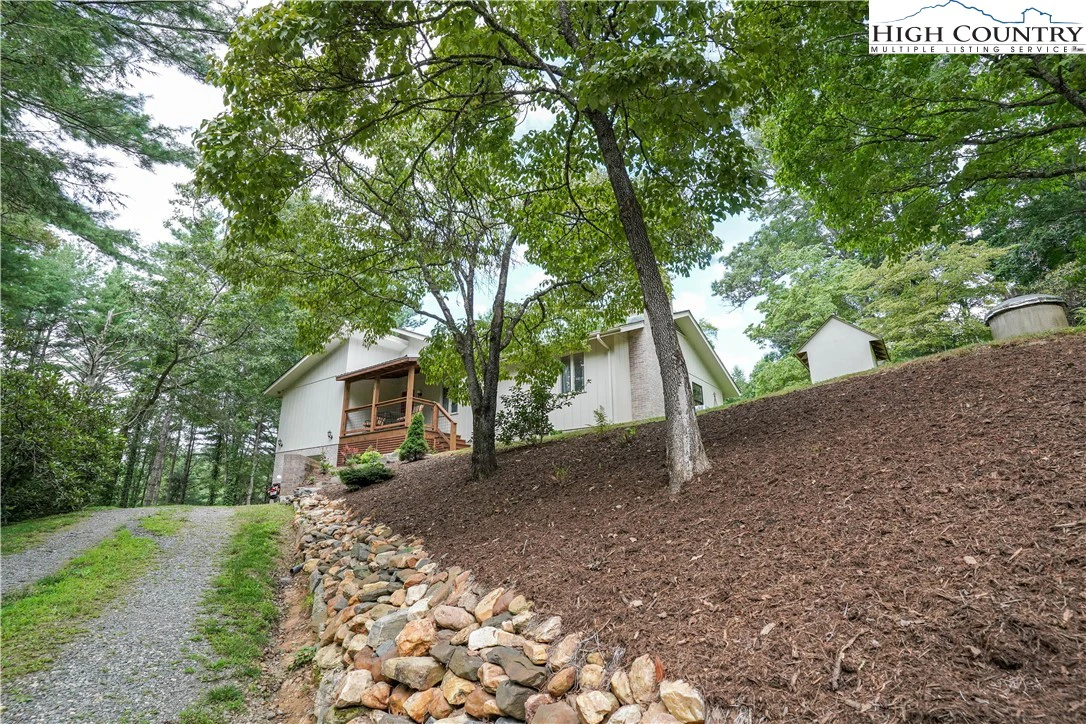 Image number 21 for the current listing