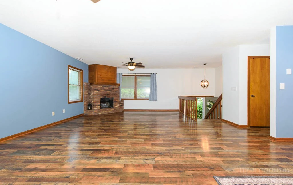 Image number 6 for the current listing