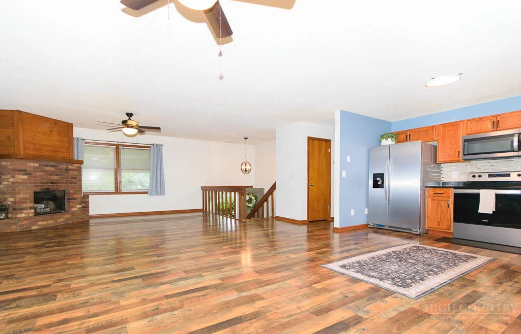 Image number 8 for the current listing