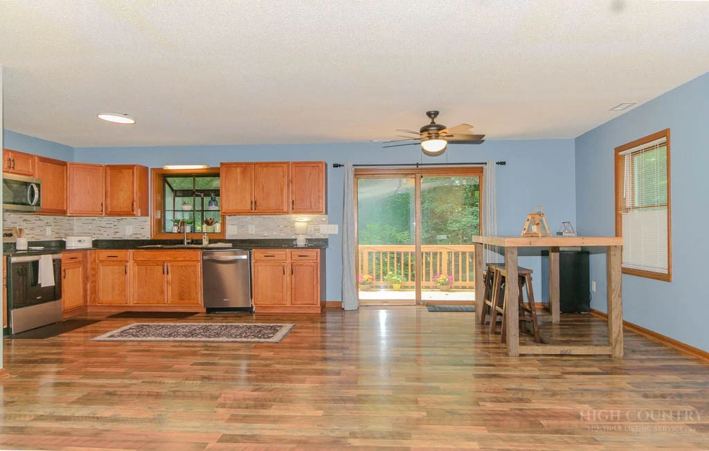 Image number 9 for the current listing