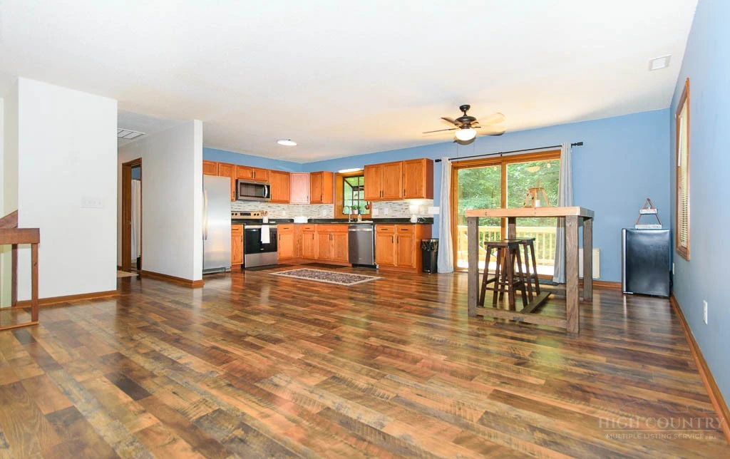 Image number 10 for the current listing