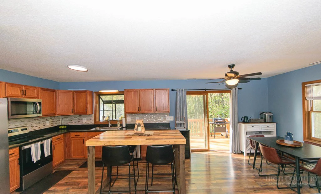 Image number 14 for the current listing