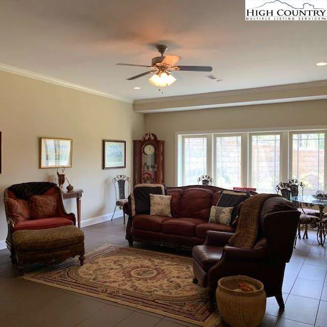 Image number 7 for the current listing