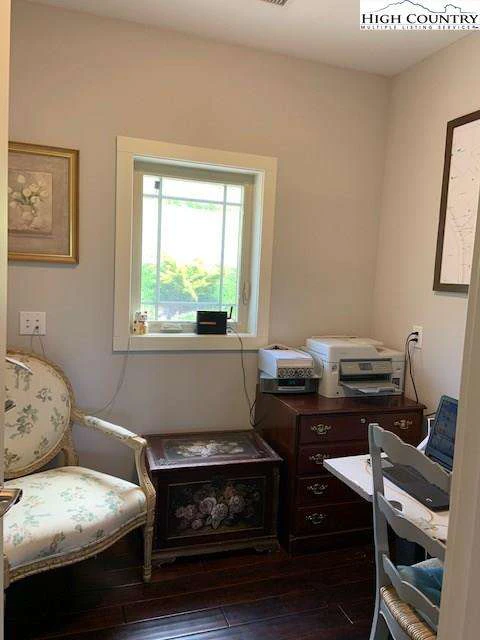 Image number 8 for the current listing