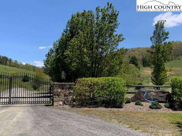 Image number 2 for the current listing