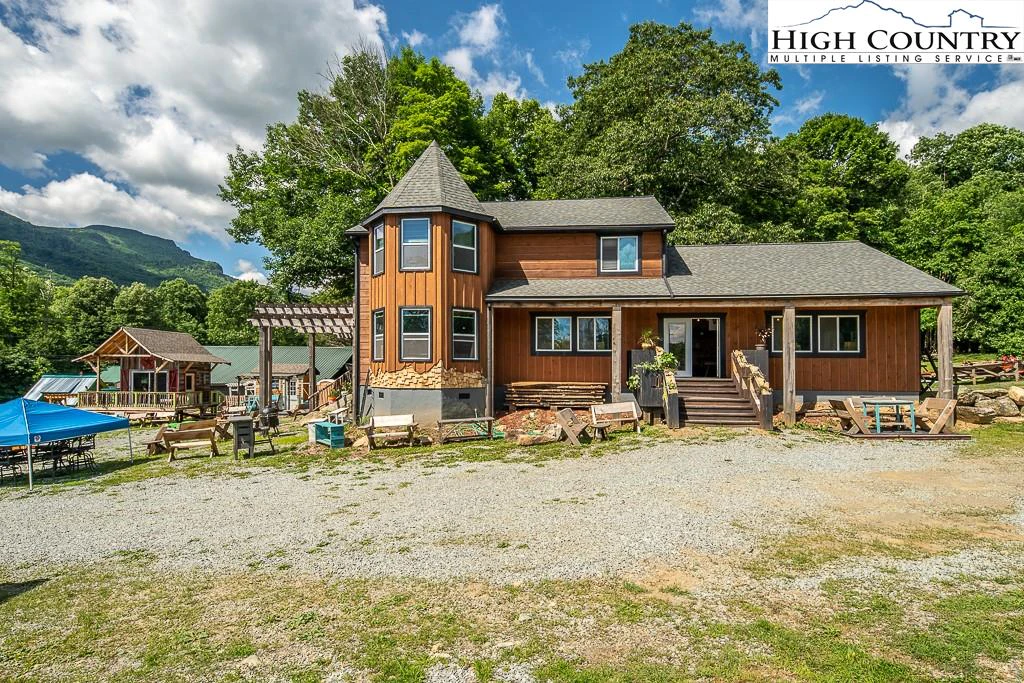 Image number 1 for the current listing