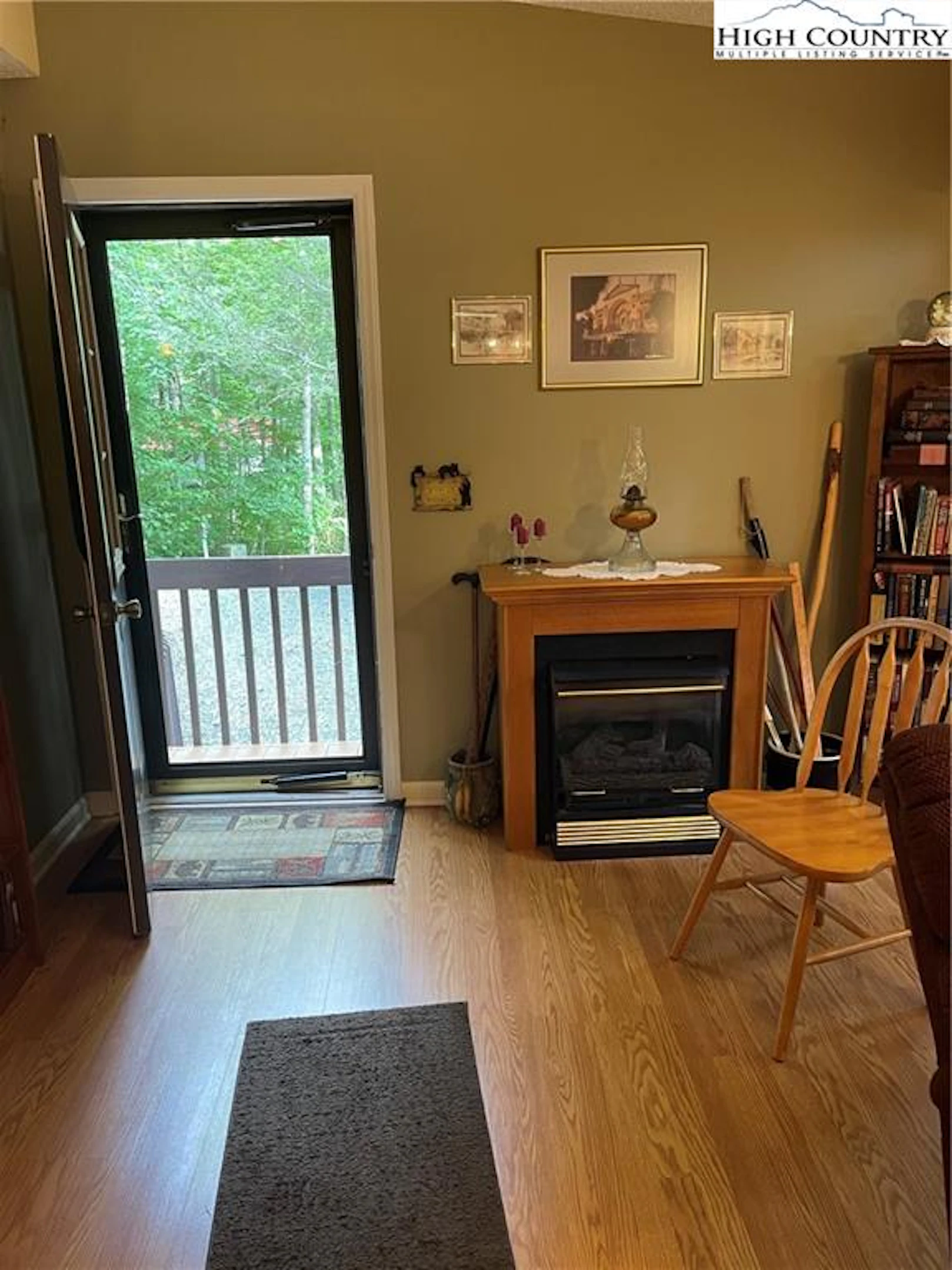 Image number 18 for the current listing