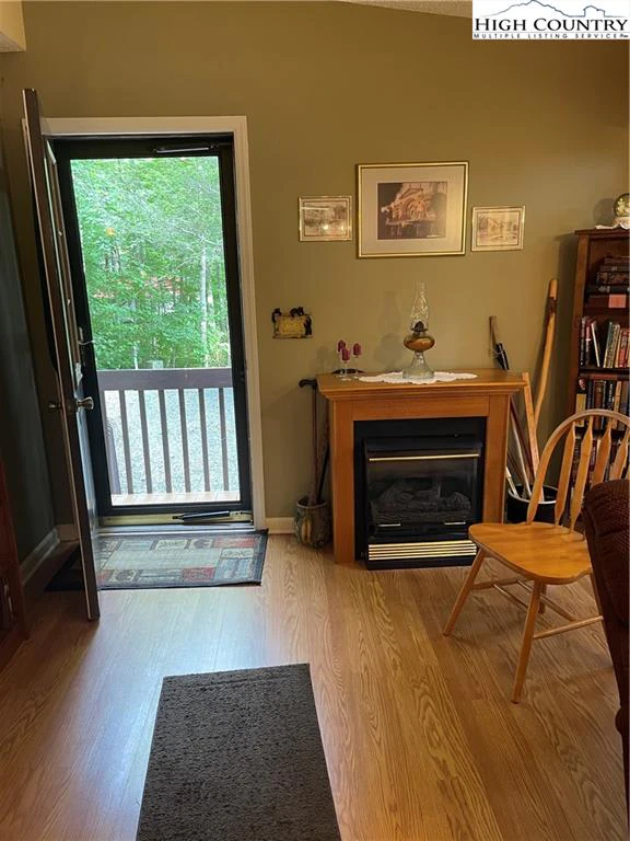 Image number 18 for the current listing