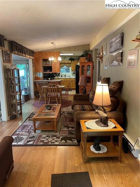 Image number 2 for the current listing