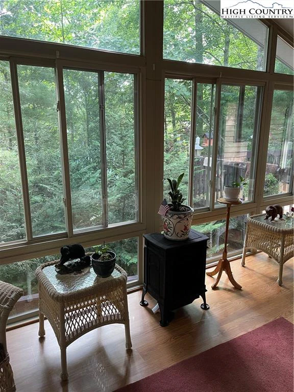 Image number 21 for the current listing