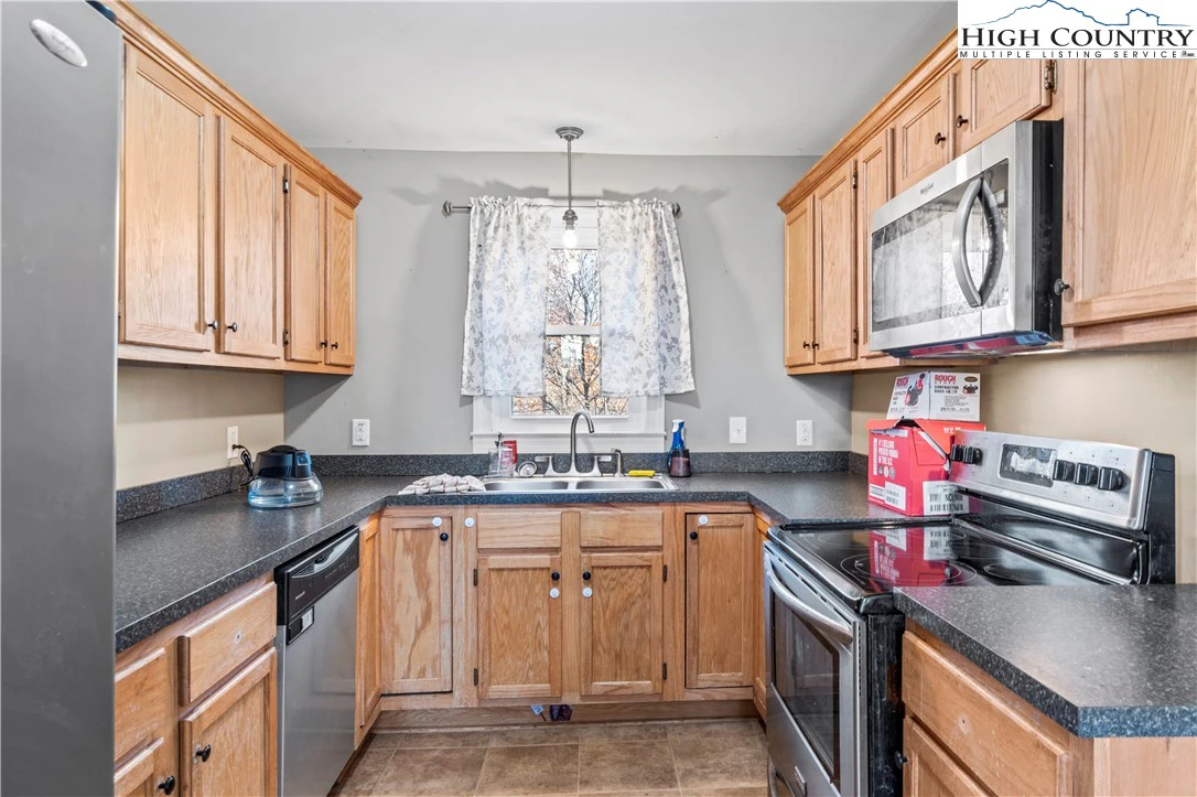 Image number 18 for the current listing