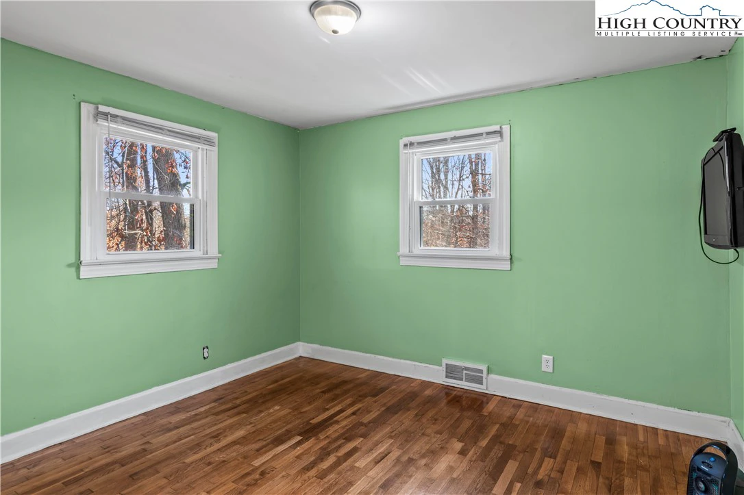 Image number 12 for the current listing