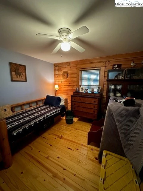 Image number 17 for the current listing
