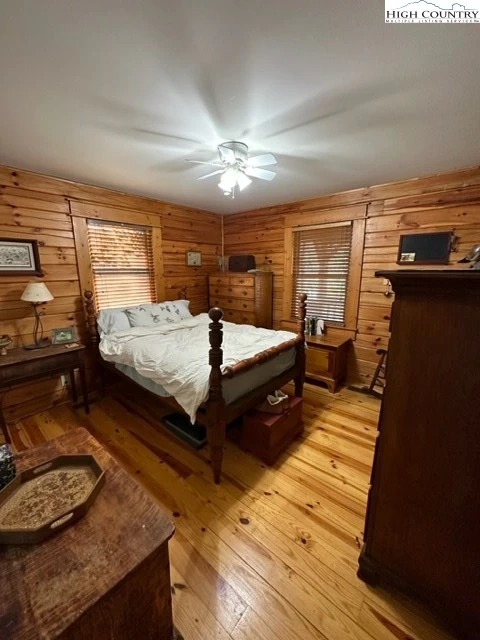 Image number 16 for the current listing