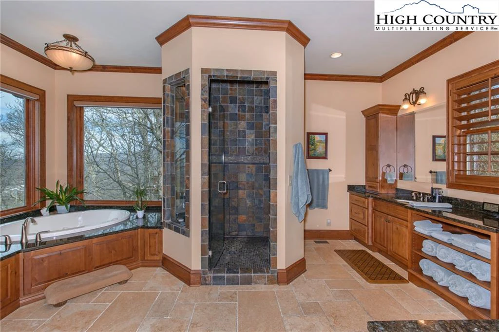 Image number 14 for the current listing