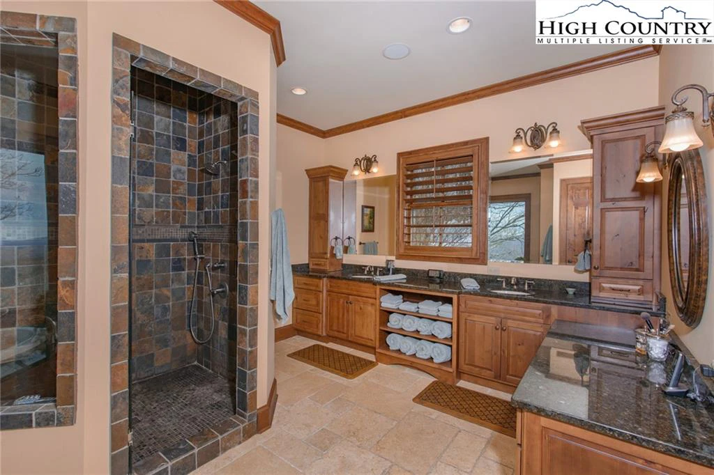 Image number 3 for the current listing