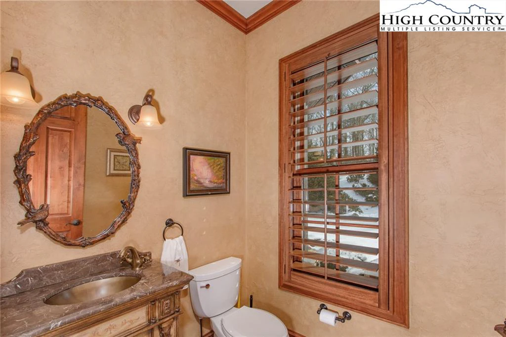 Image number 4 for the current listing