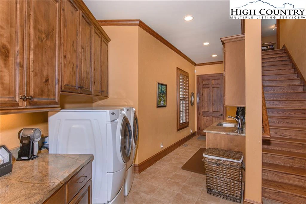 Image number 5 for the current listing
