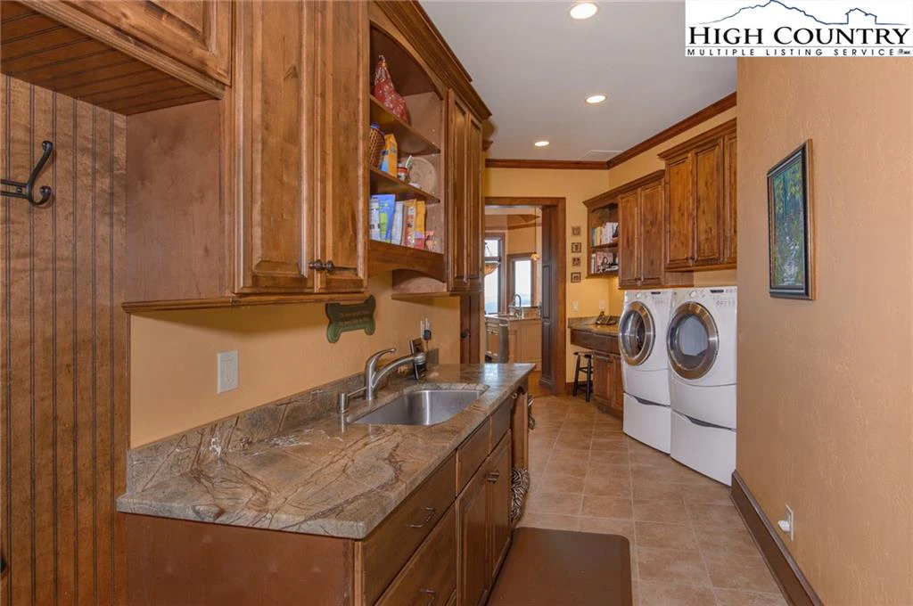 Image number 6 for the current listing