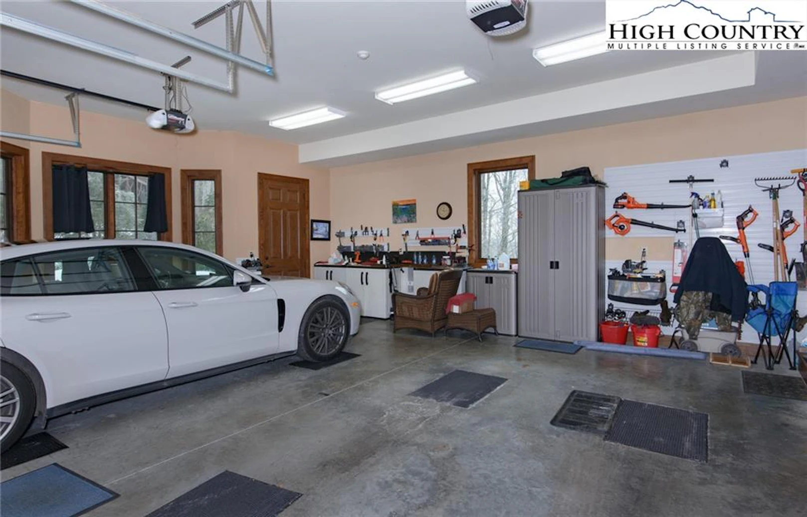 Image number 8 for the current listing