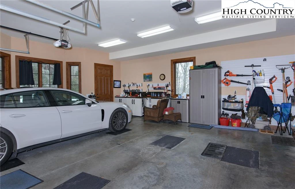 Image number 8 for the current listing