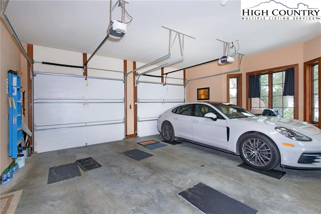 Image number 9 for the current listing