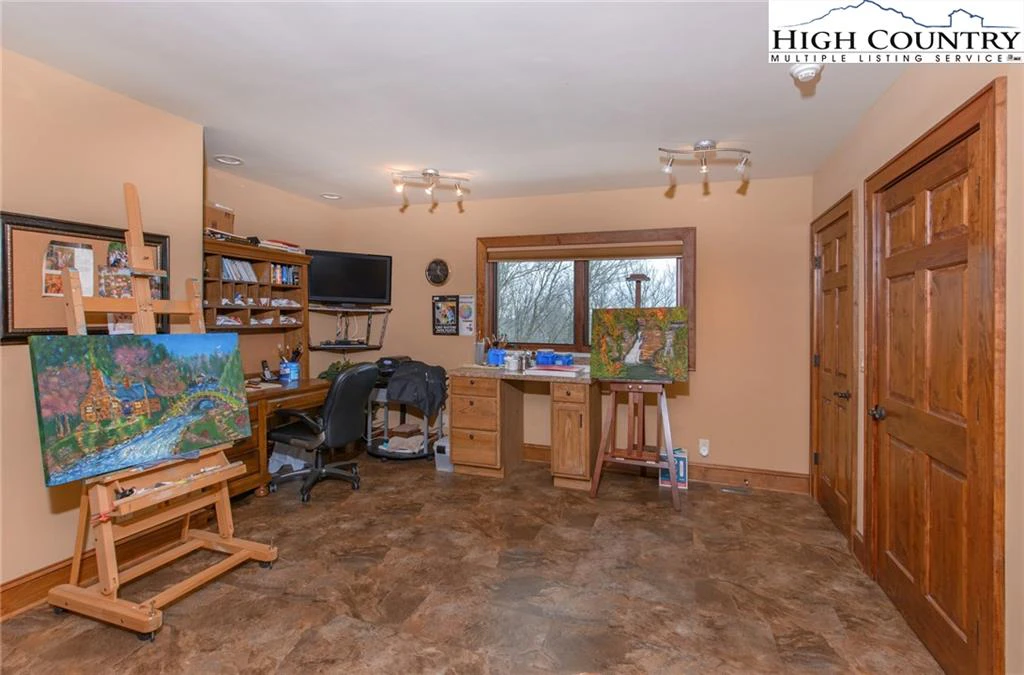 Image number 11 for the current listing